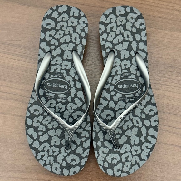 Havaianas NWOT Low Wedge Flip Flops Silver Leopard Print Black Size 9/10 - Picture 2 of 4